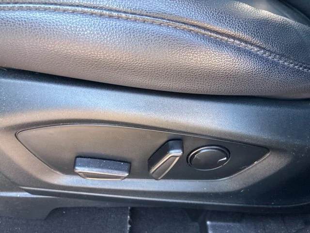 Used 2022 White Ford Limited image 11