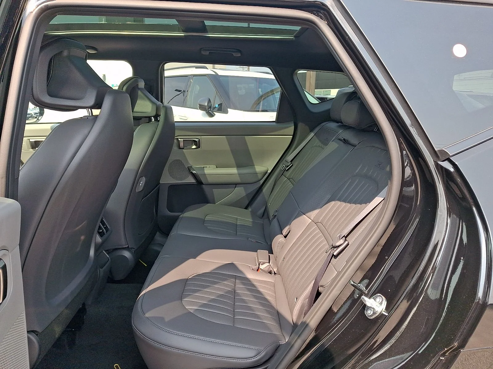 New 2027 Black Kia X-Line S image 8
