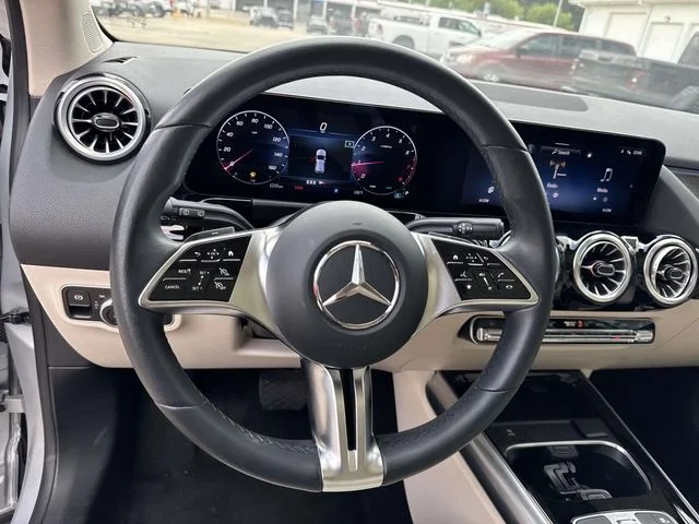 Used 2025 Silver Mercedes-Benz GLA 250 image 28