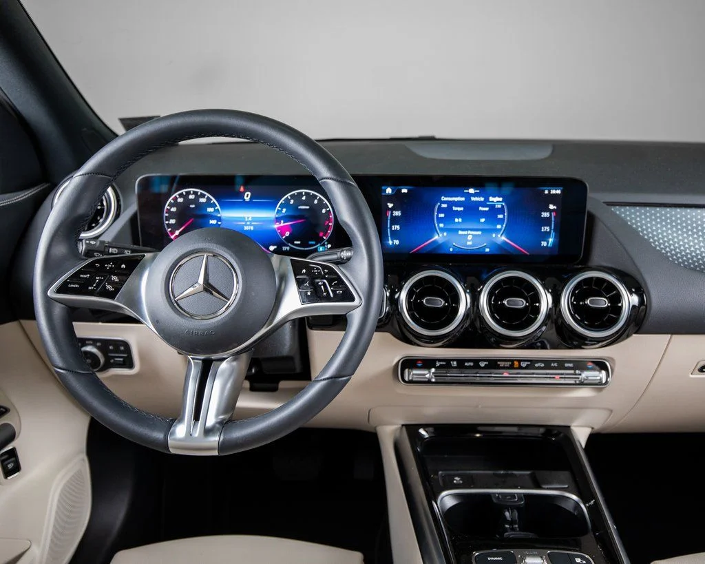 Certified Used 2025  Mercedes-Benz GLA 250 image 8