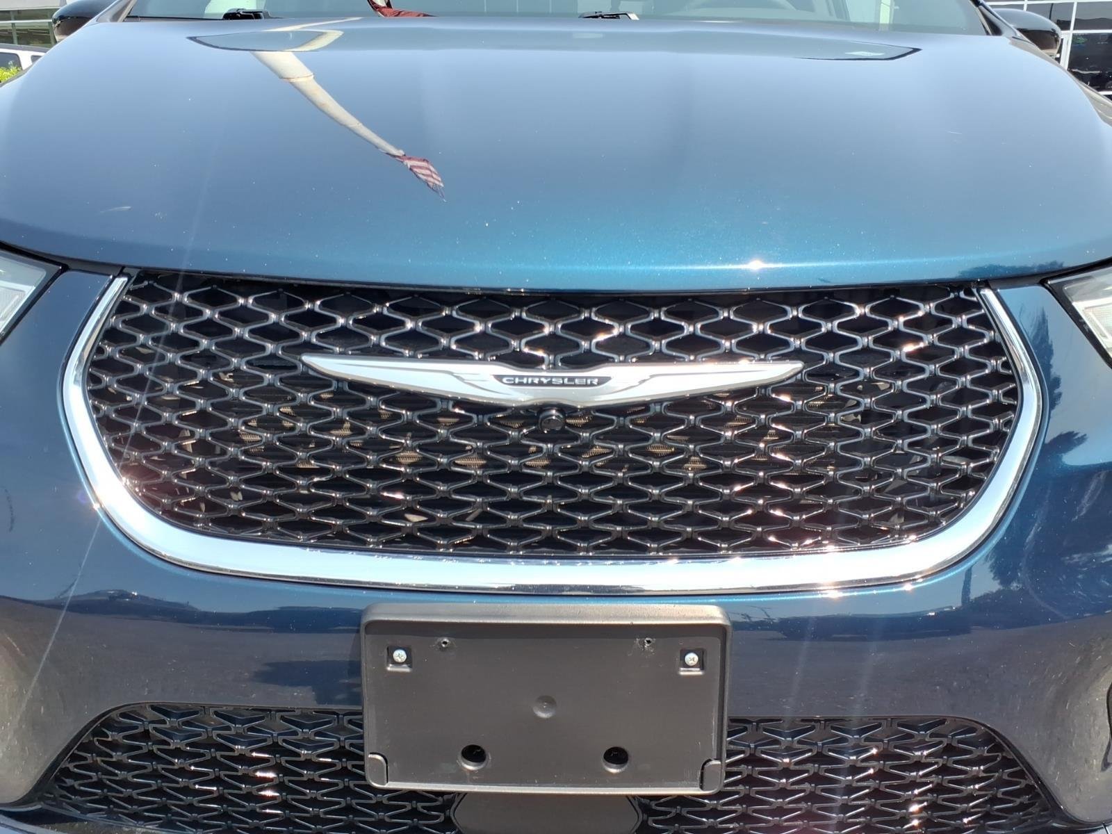 Used 2025 Fathom Blue Pearlcoat Chrysler Select image 13