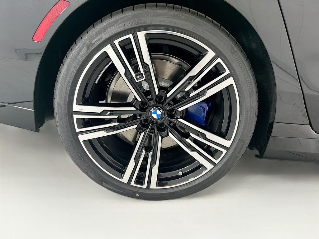 New 2026 Black Sapphire Metallic BMW 740i image 32
