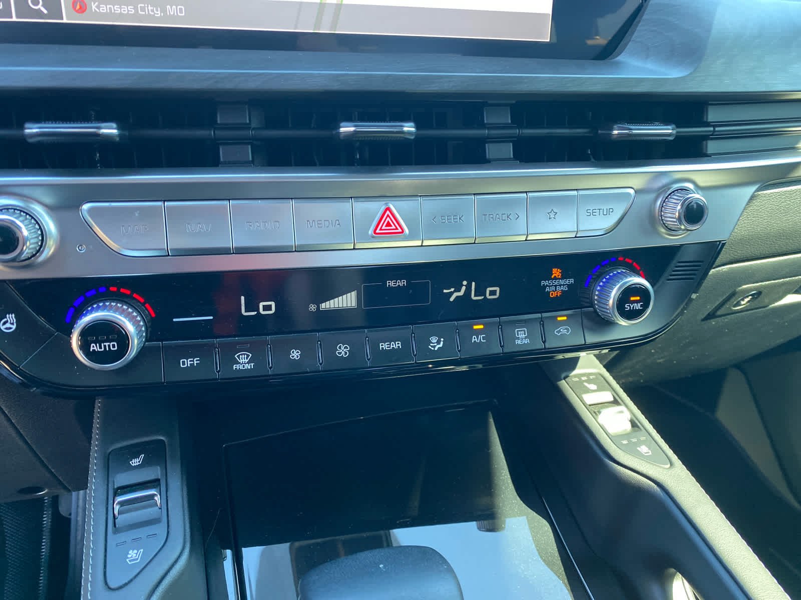 Used 2025  Kia EX X-Line image 17