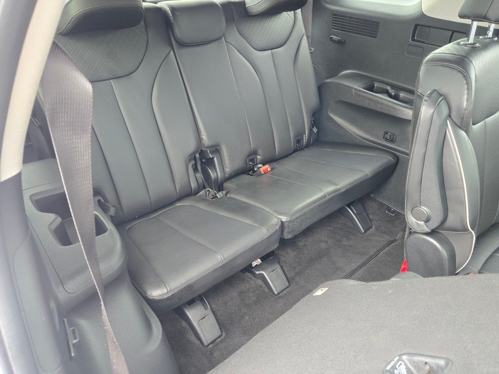 Used 2025 White Hyundai SEL image 11