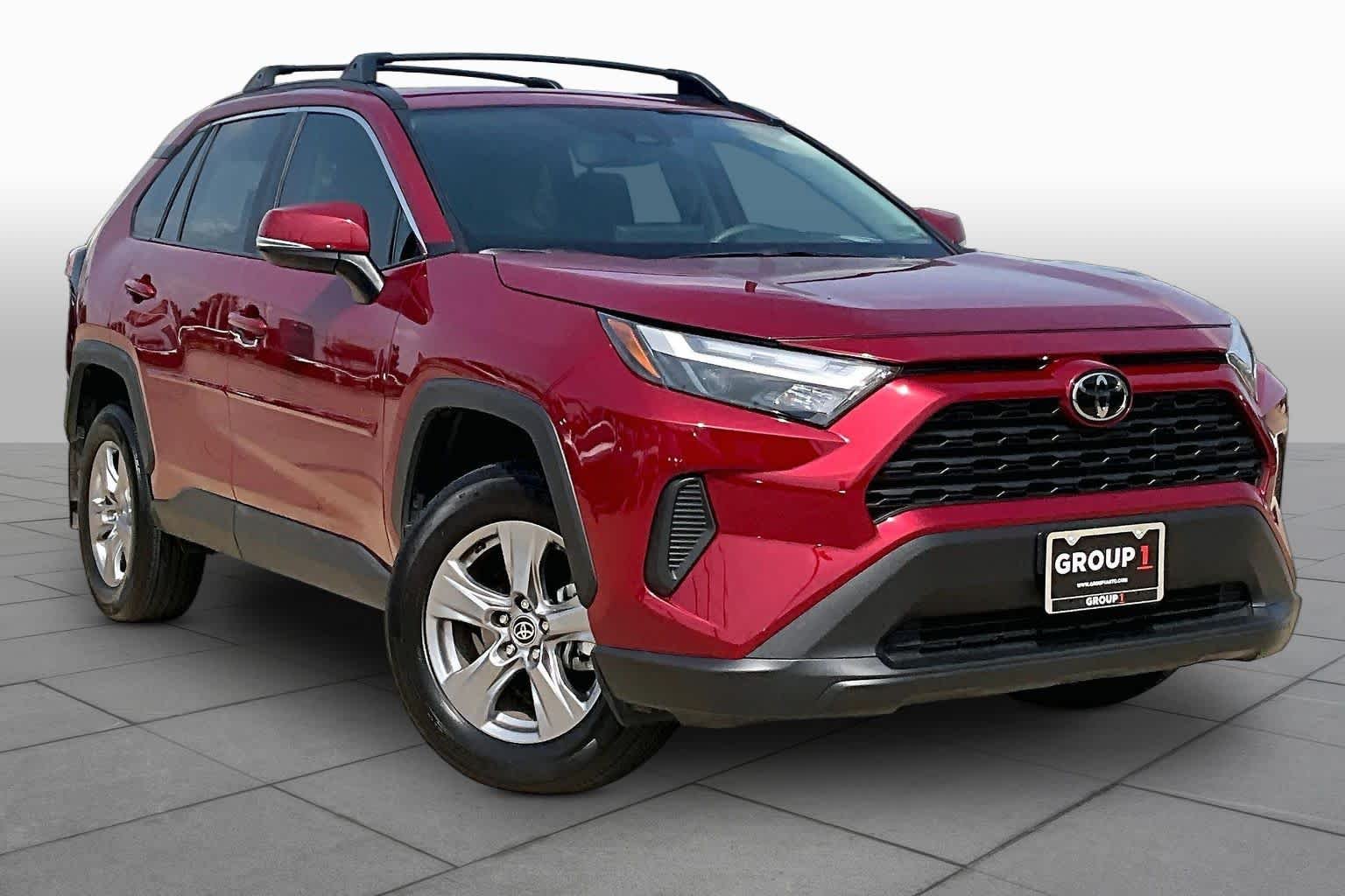 Used 2025 Ruby Flare Pearl Toyota XLE image 3