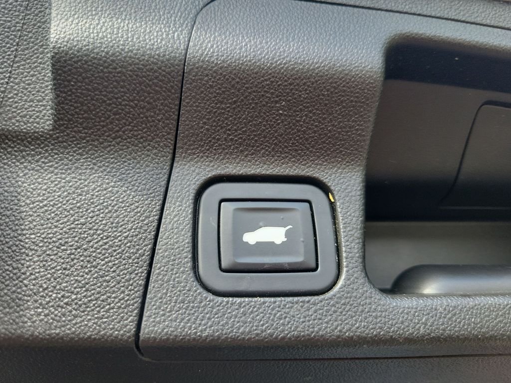 Used 2018 Silver GMC SLT-1 image 33