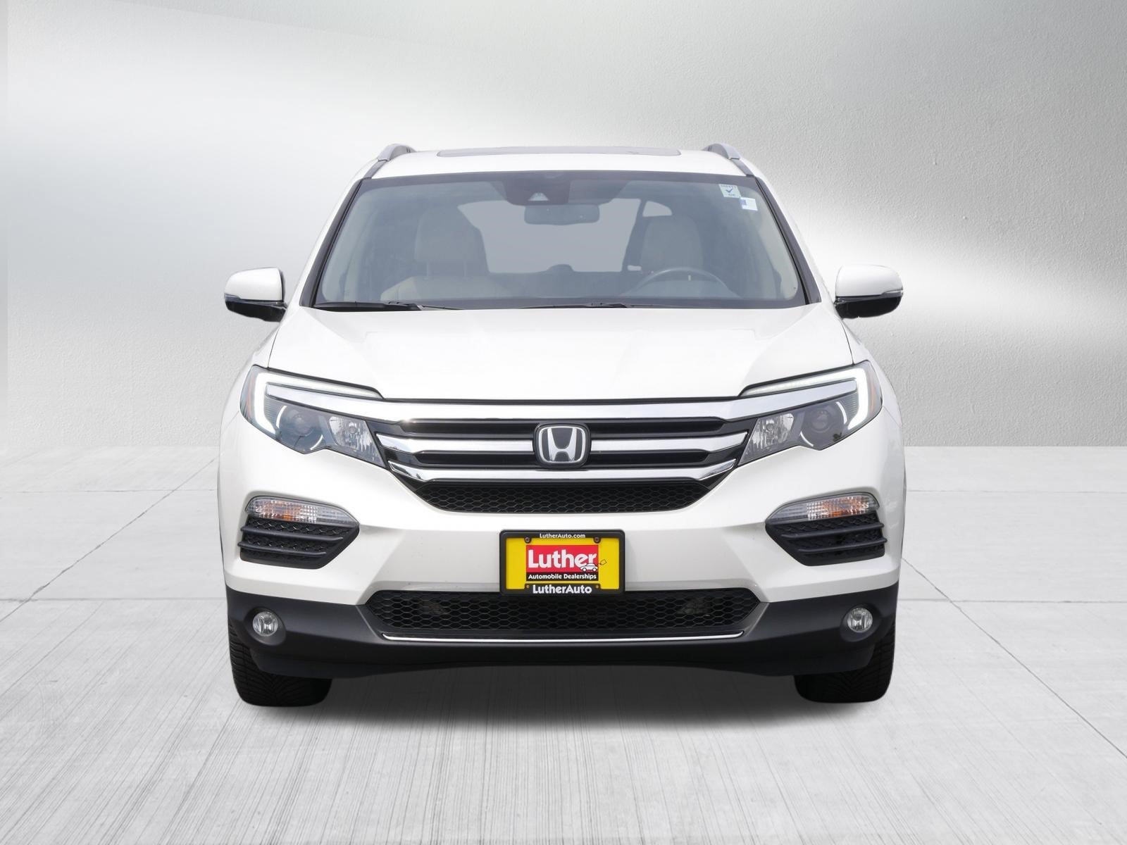 Used 2017 White Diamond Pearl Honda Touring image 2