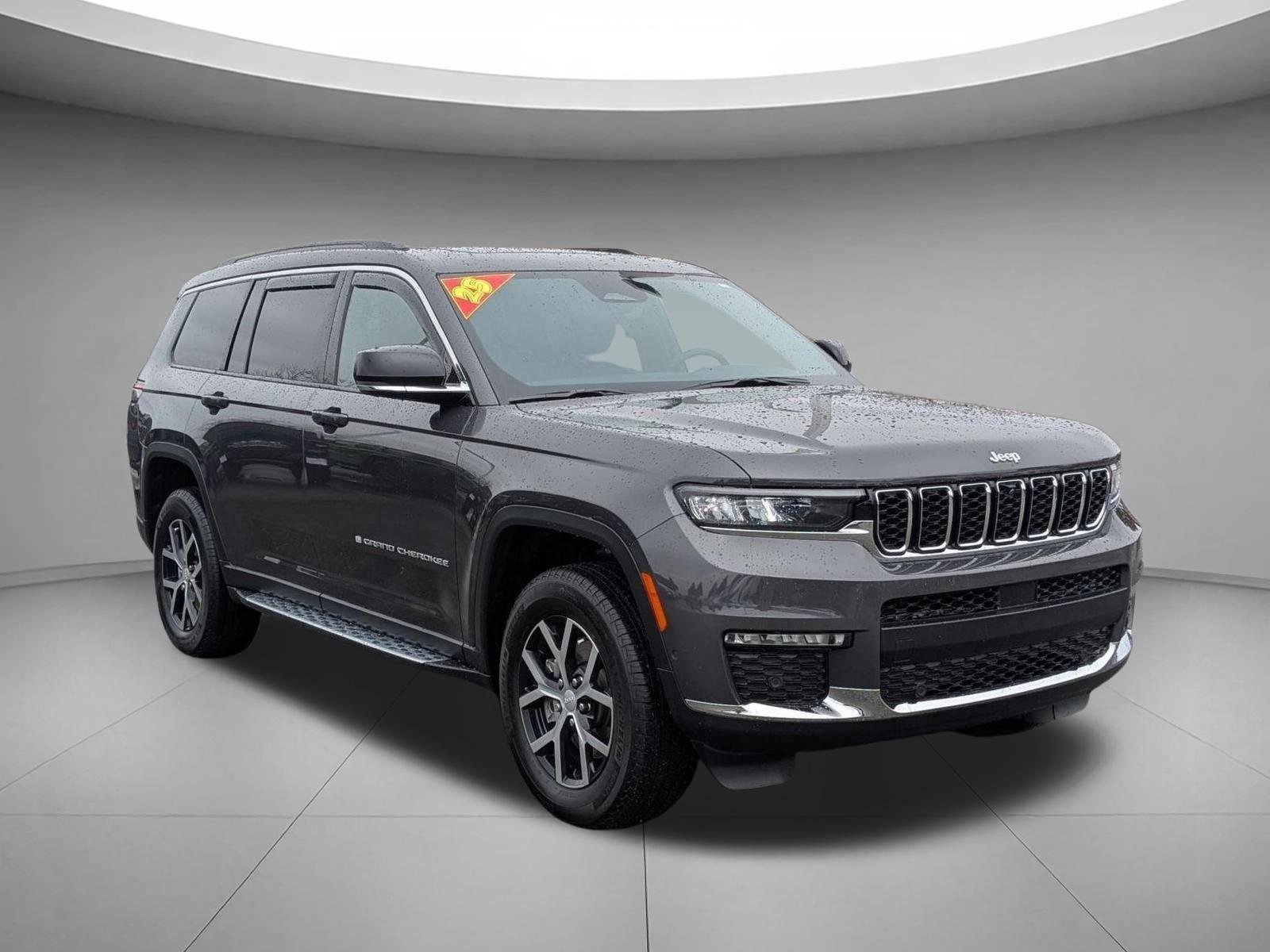 Used 2025 Baltic Gray Metallic Clearcoat Jeep Limited image 3