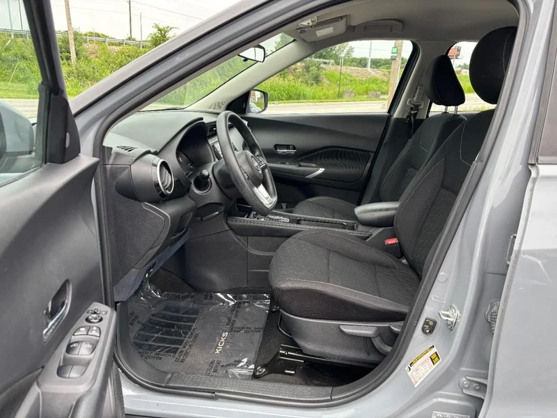 Used 2022 Boulder Gray Pearl Nissan SV image 9