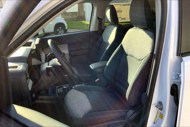 New 2026 Oxford White Ford XLT image 9