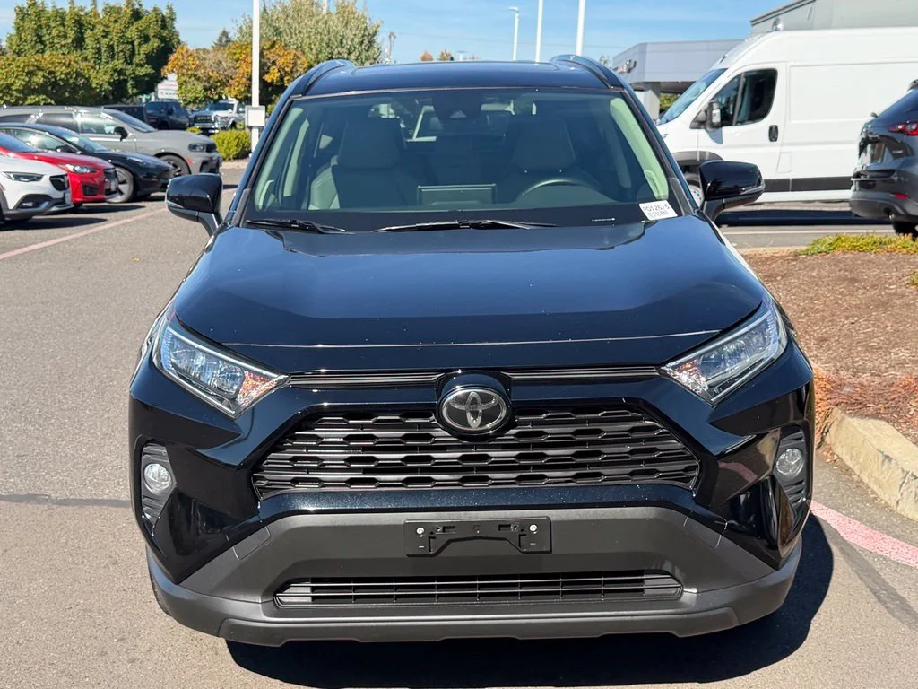 Used 2019 Midnight Black Metallic Toyota XLE Premium image 3