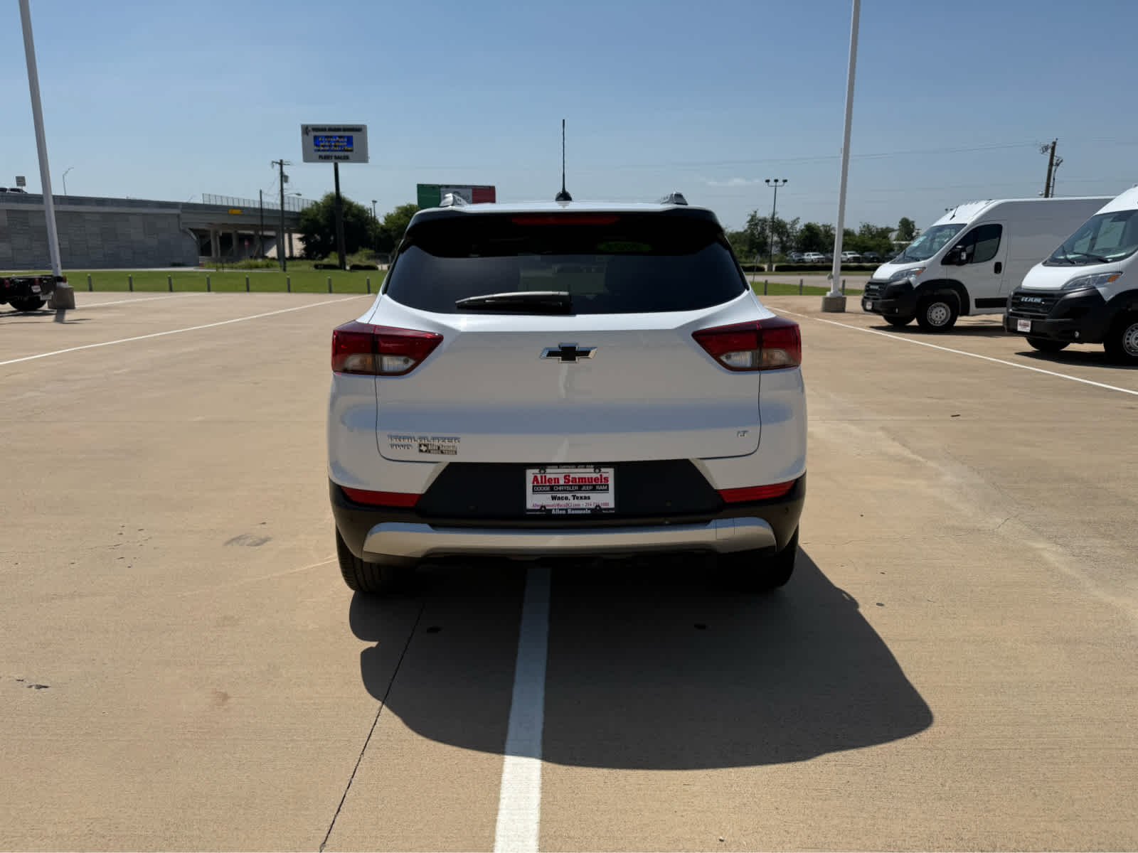 Used 2024 Summit White Chevrolet LT image 7