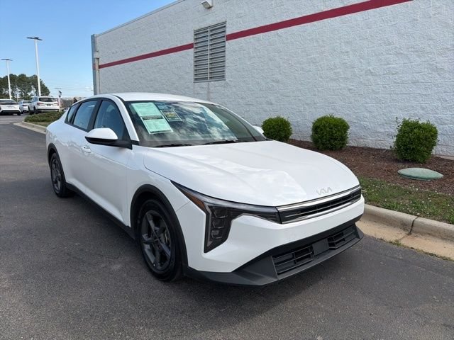 2025 Kia K4 LXS AT's photo