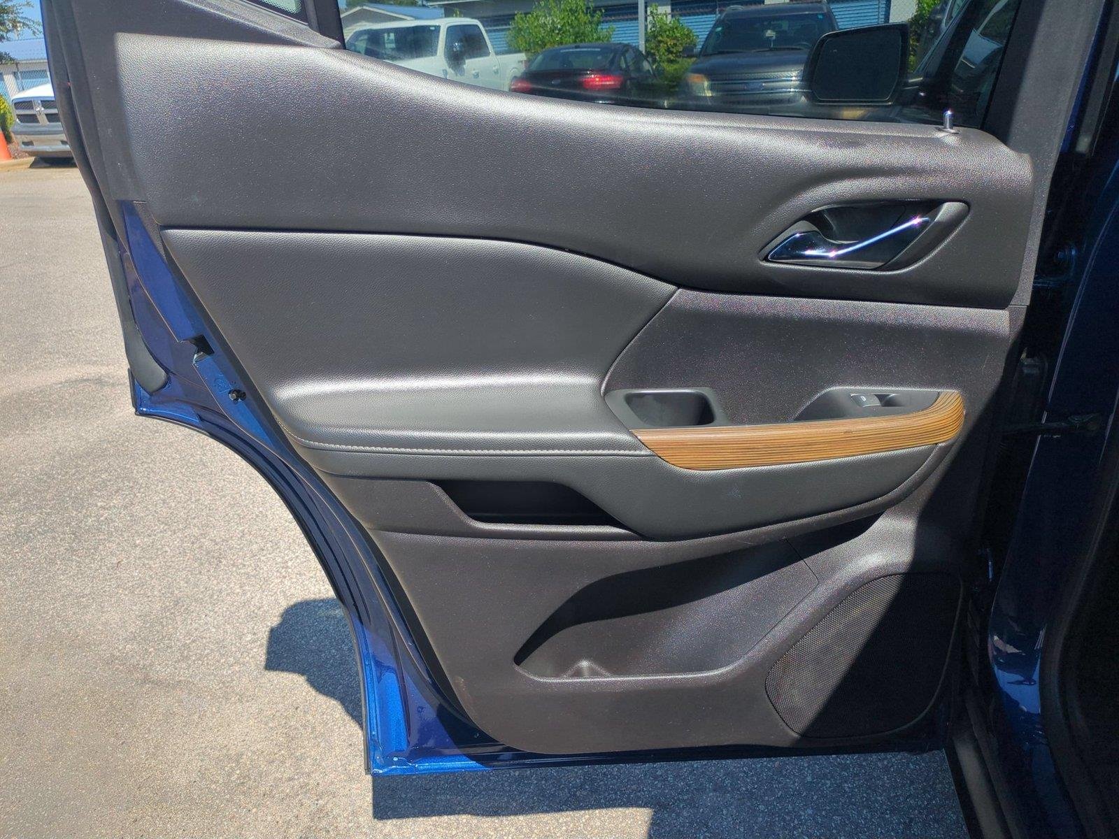 Used 2023 Ultra Blue Metallic GMC SLE image 29