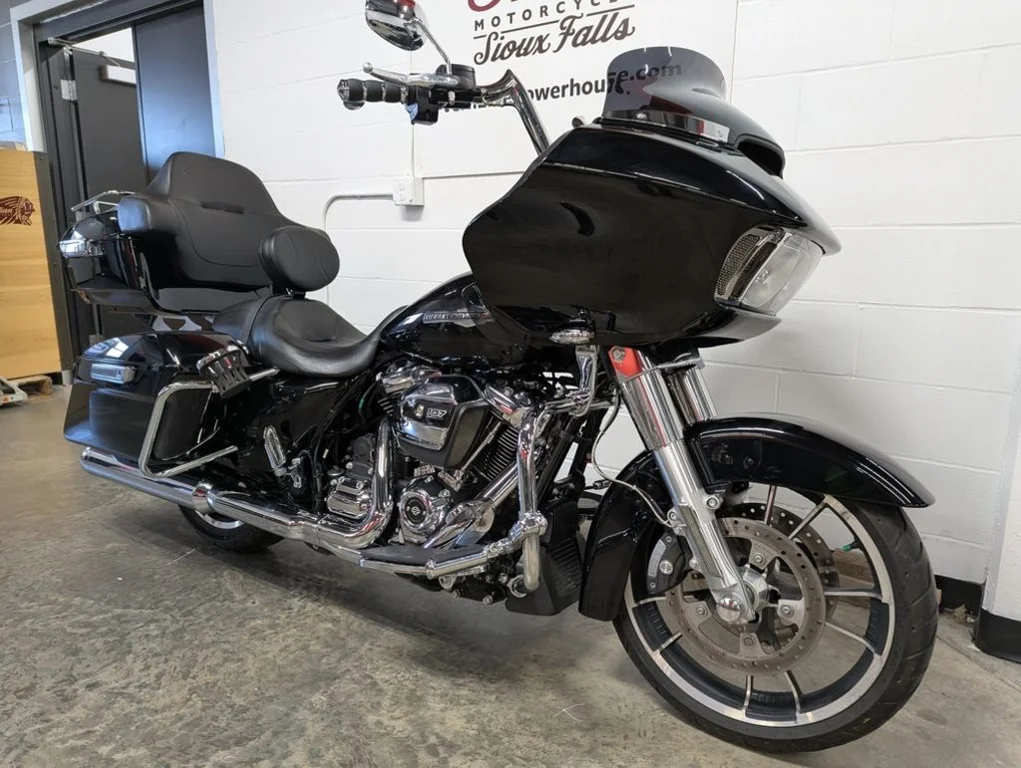 Used 2022 BLACK Harley-Davidson®  image 3