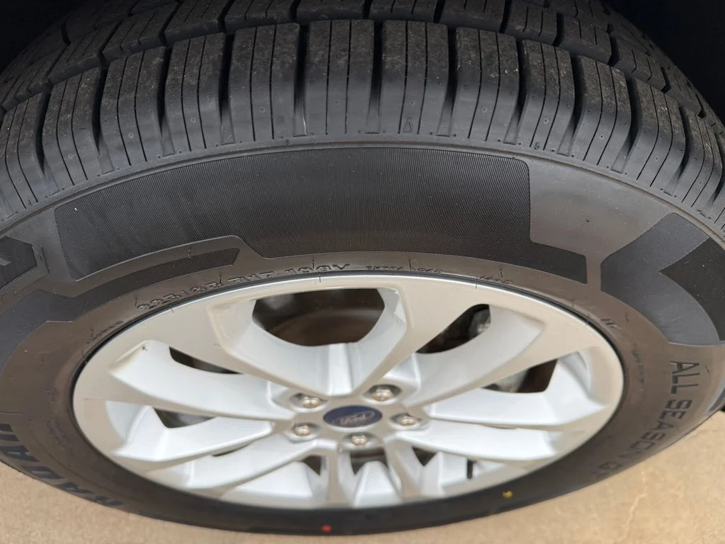 Used 2020 Blue Ford SE image 12