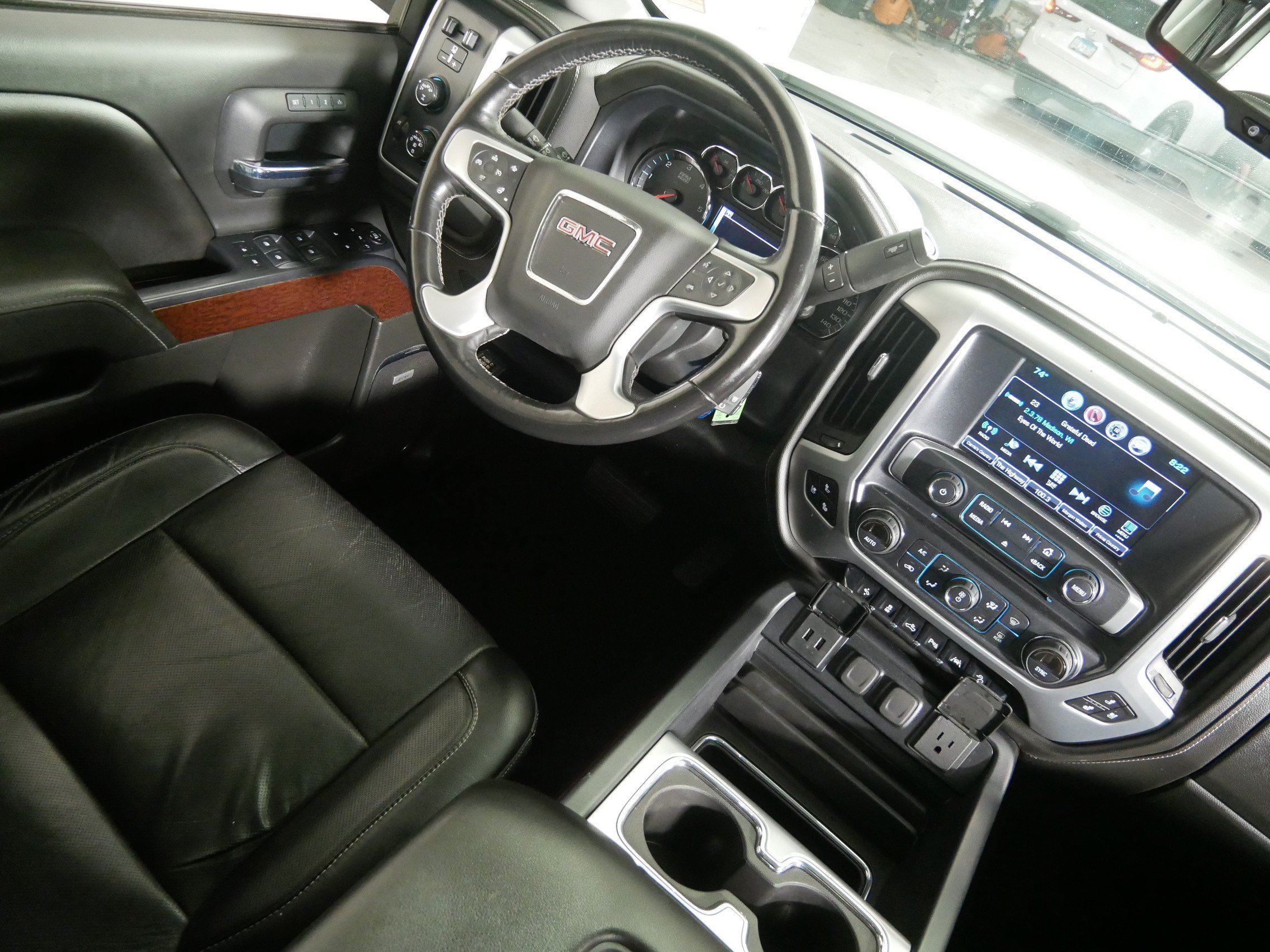 Used 2018 WHITE FROST TRICOAT GMC SLT image 9
