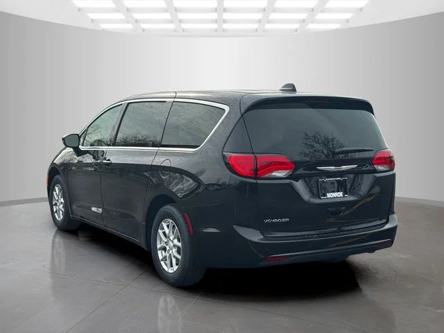 New 2026 Diamond Black Crystal Pearl-Coat Exterior Paint Chrysler LX image 5