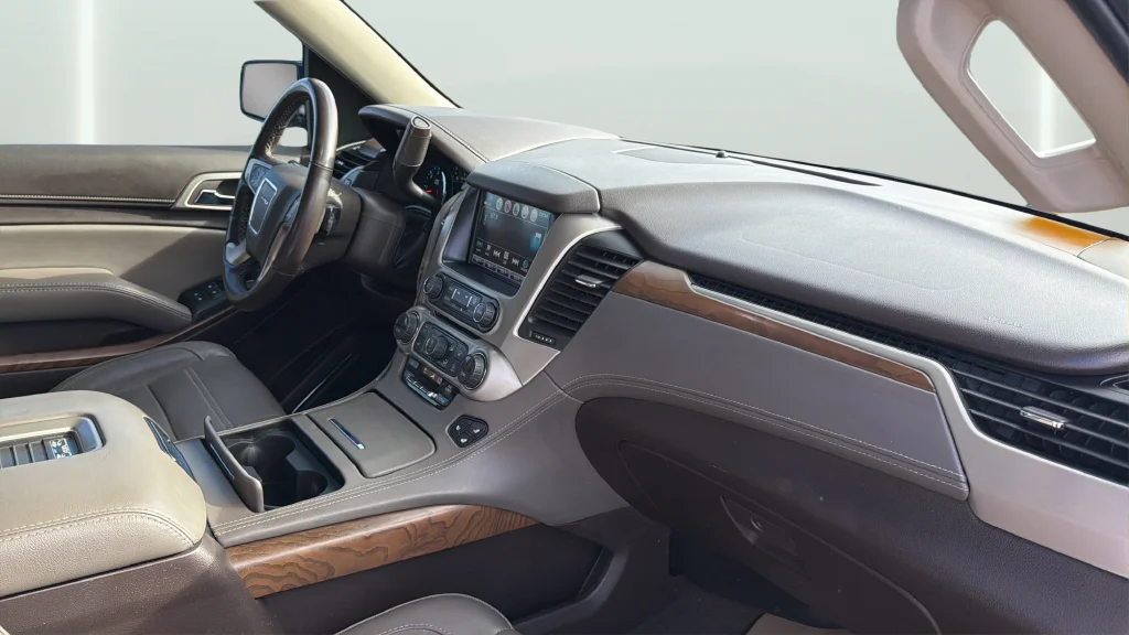 Used 2019 White GMC Denali image 29