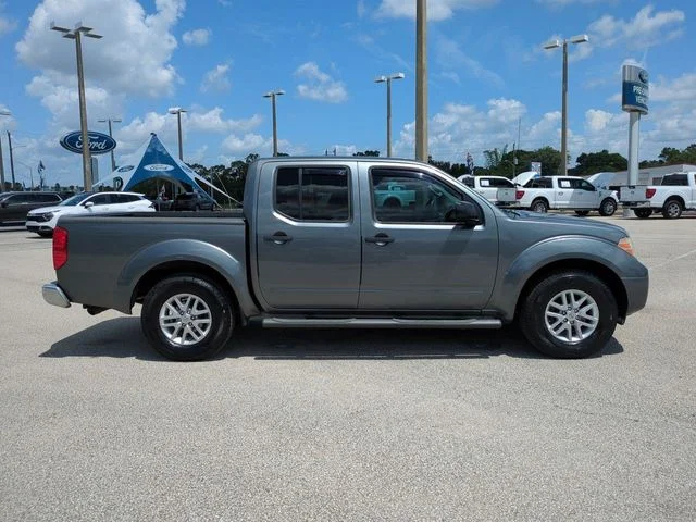 Used 2016 Gray Nissan SV image 3