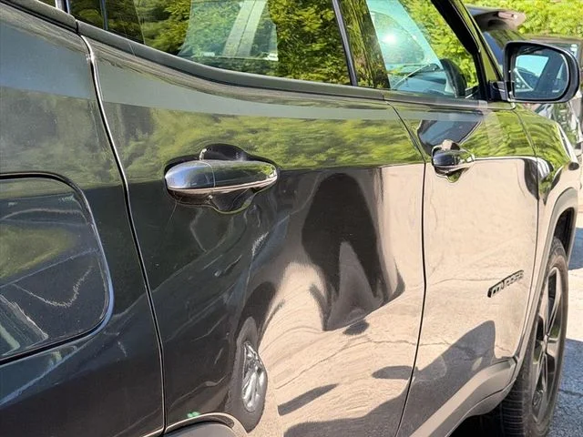 Used 2019 Crystal Metallic Jeep Latitude image 8