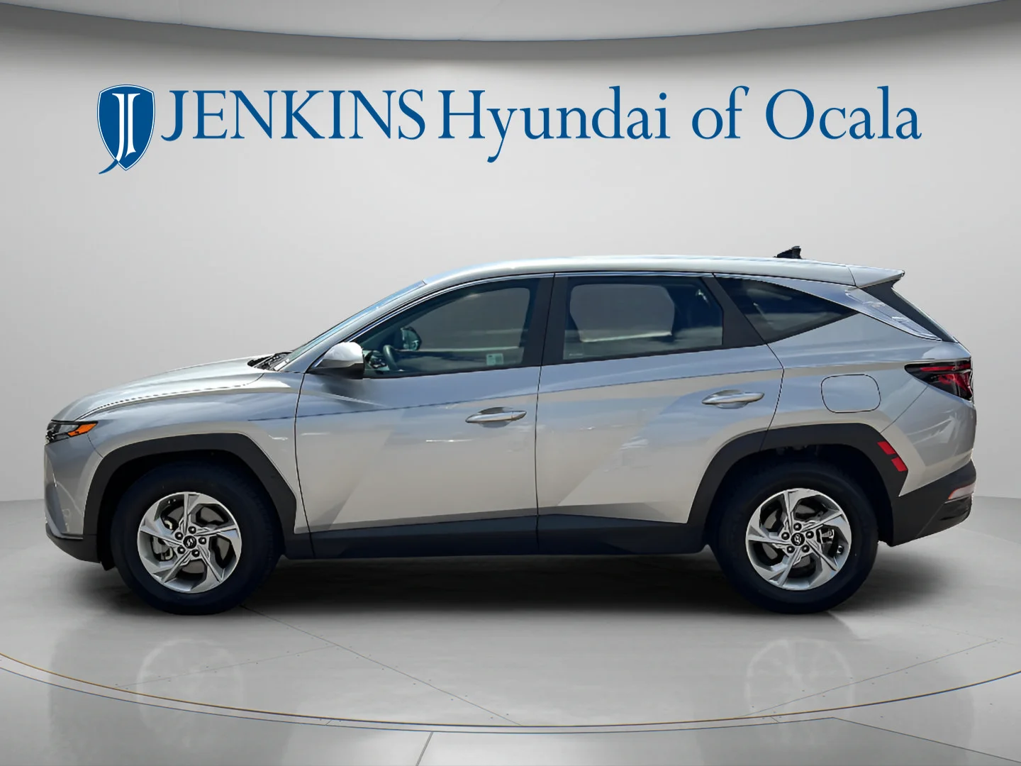 Used 2024 Shimmering Silver Hyundai SE image 6