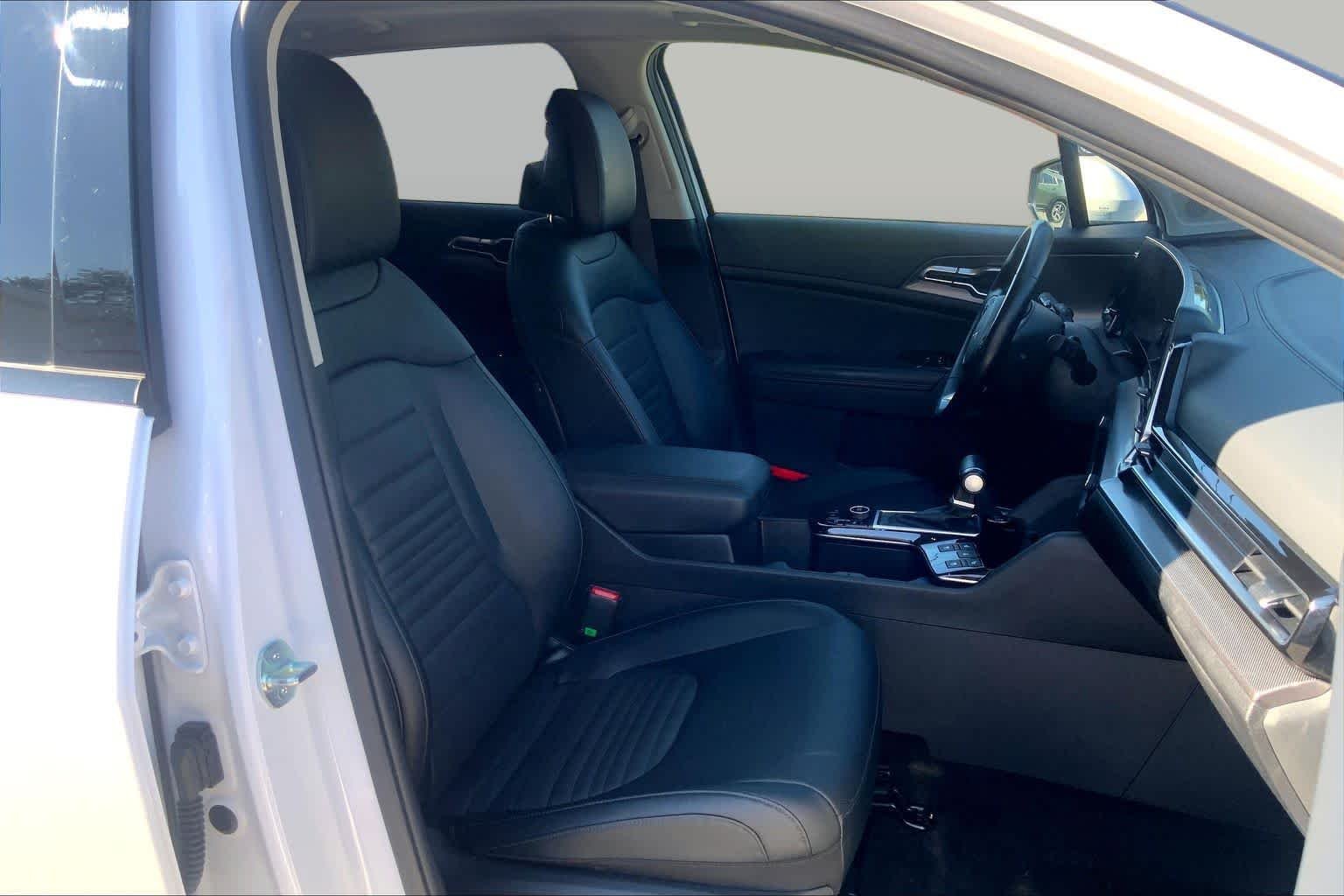 Used 2024 Glacial White Pearl Kia SX-Prestige image 9