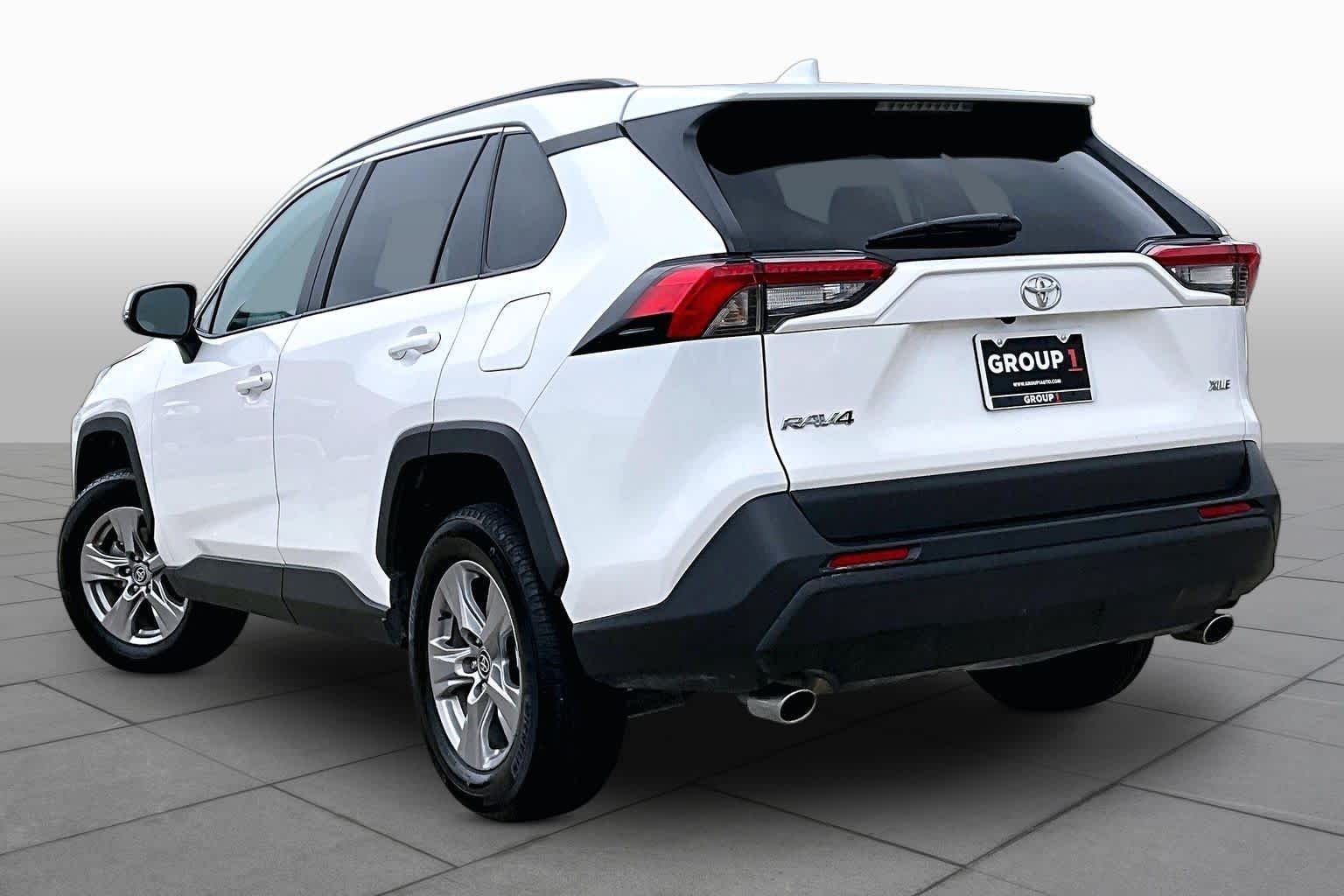 Used 2025 Ice Cap Toyota XLE image 12