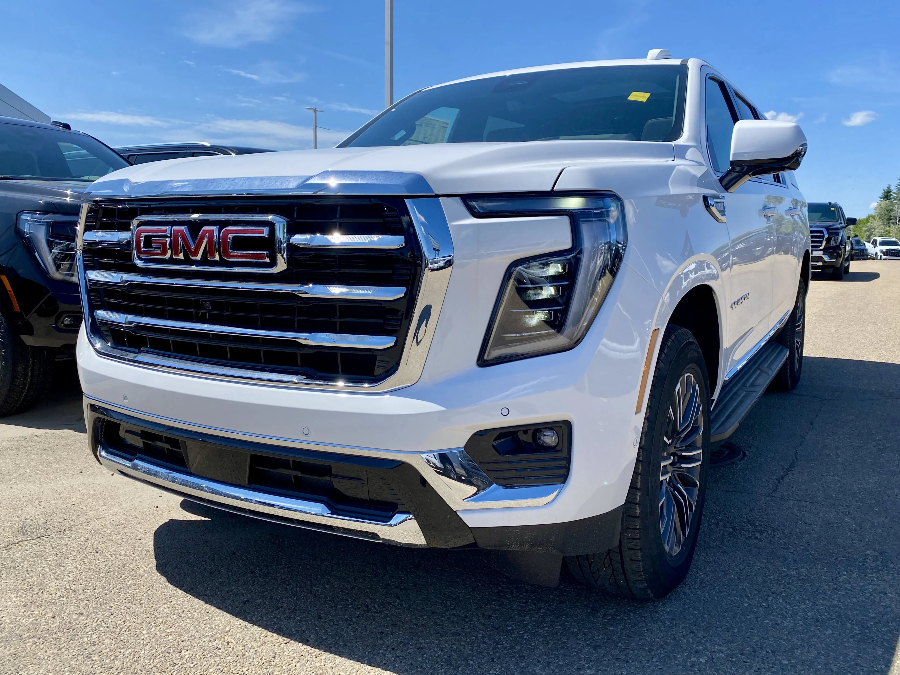 New 2026 Summit White GMC Elevation image 2