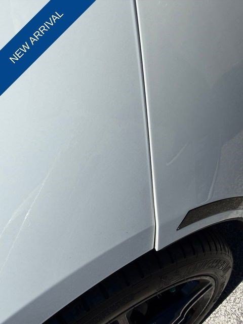 Used 2016 Arctic White Chevrolet 3LT image 16