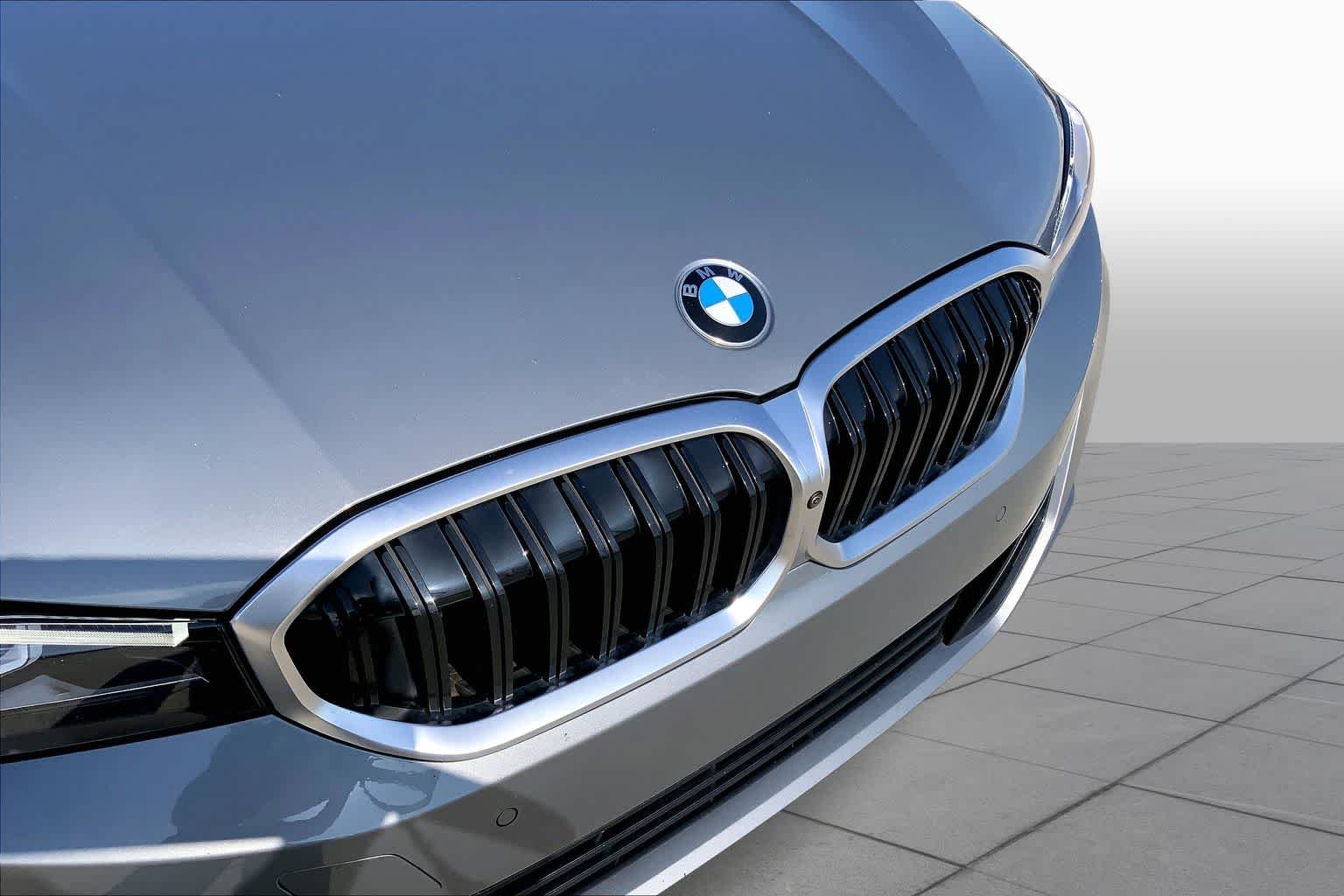 Used 2025 Skyscraper Grey Metallic BMW 330i image 29