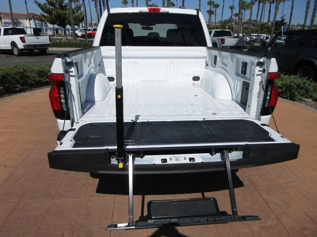 Certified Used 2024 Oxford White Ford Flash image 27