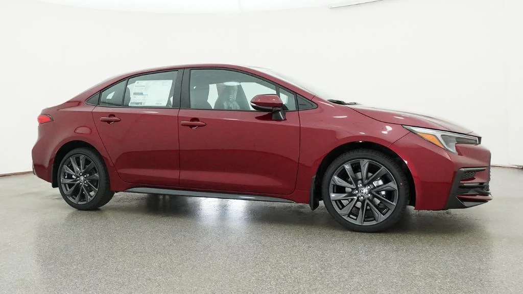 New 2026 Ruby Flare Pearl with Midnight Black Metallic roof Toyota SE image 9