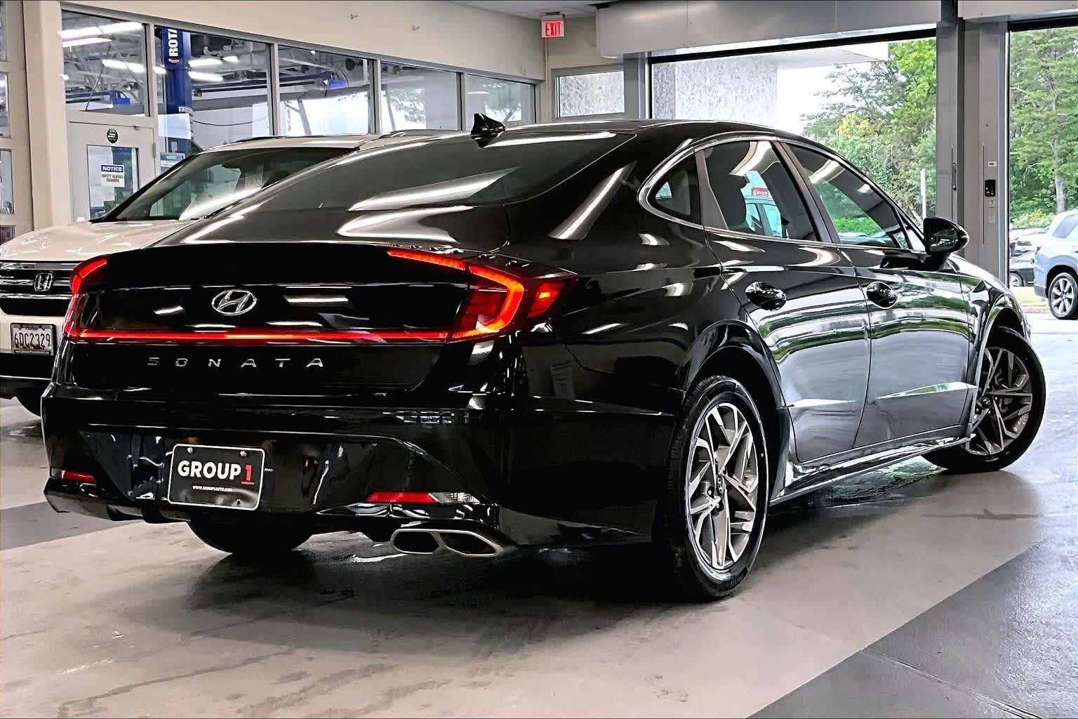 Used 2023 Onyx Black Hyundai SEL image 13