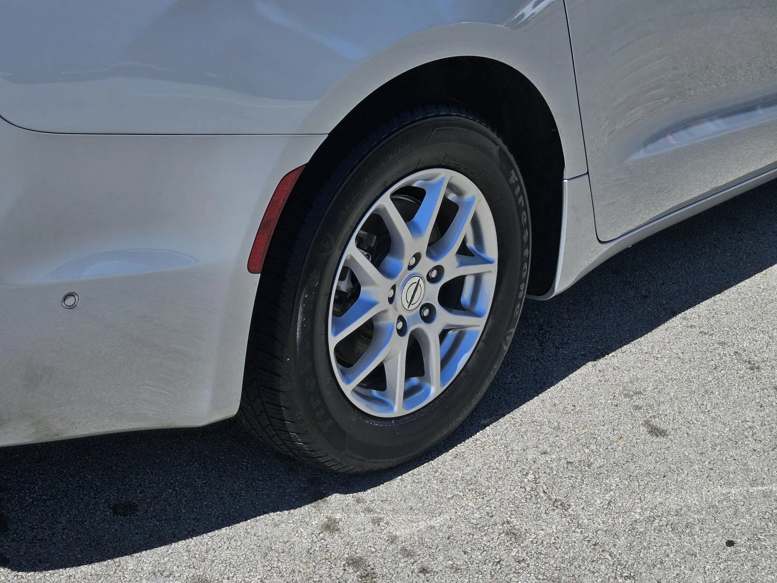 2024 Chrysler Pacifica Touring L - Photo 8