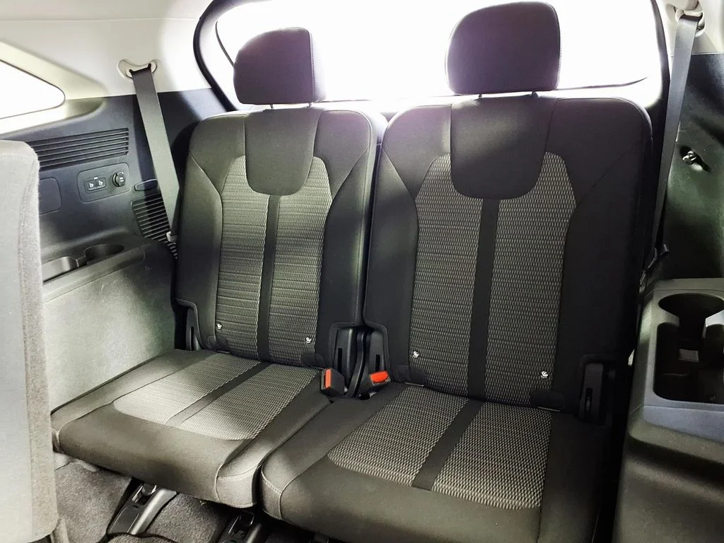 Certified Used 2025 White Kia LX image 9