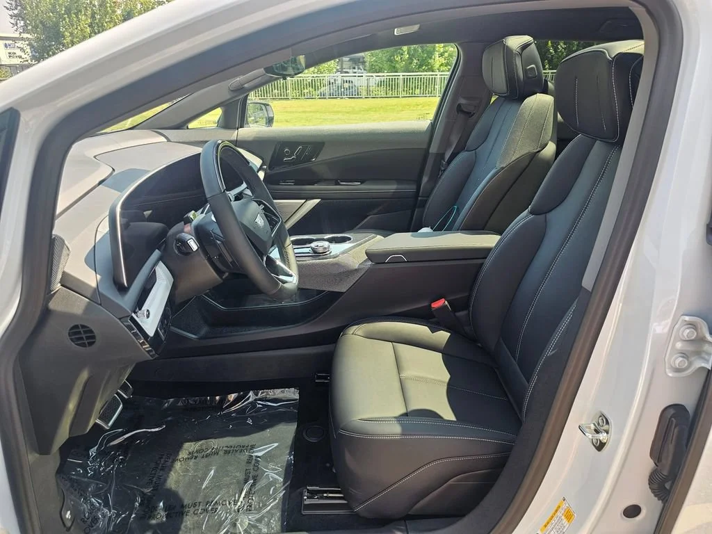 New 2026 Vibrant White Tricoat Cadillac Sport image 20