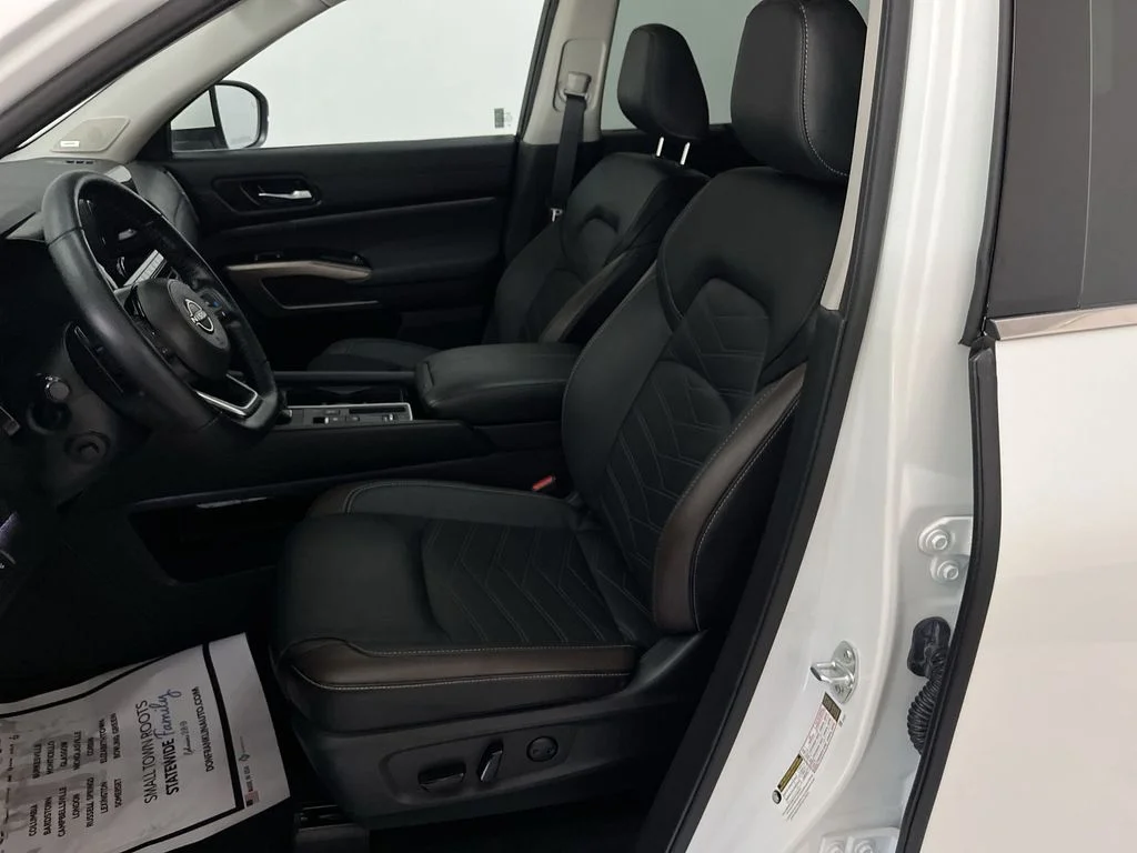 Used 2024 White Nissan Platinum image 15