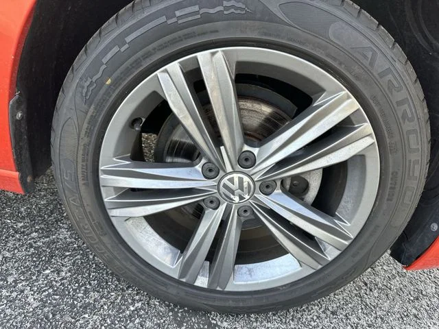 Used 2019 Orange Volkswagen R-Line image 21