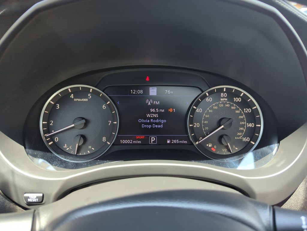 Used 2025 White INFINITI SPORT image 39