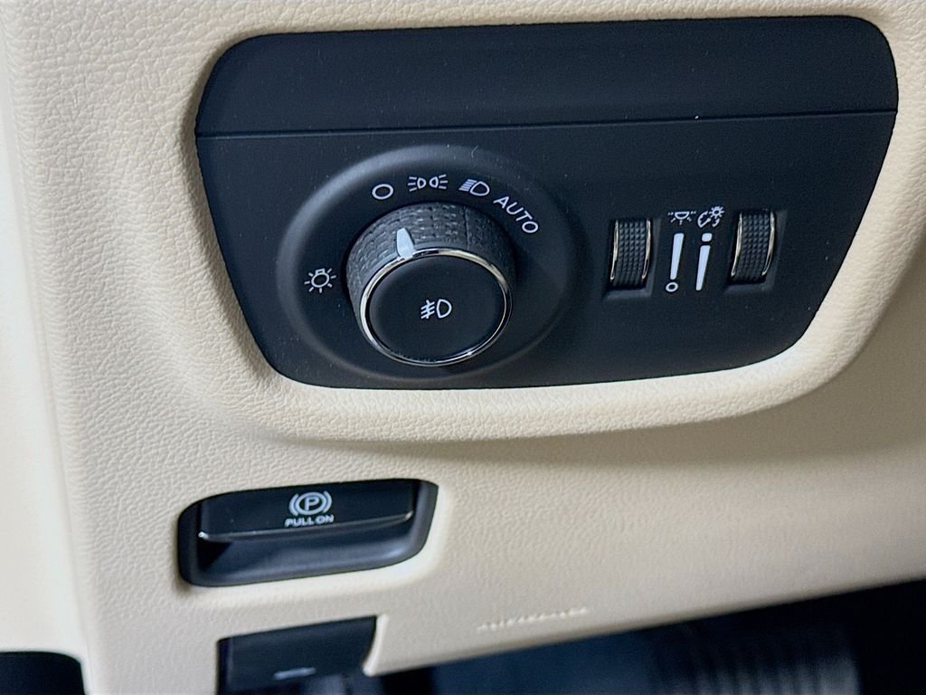 Used 2024 Baltic Gray Metallic Clearcoat Jeep Limited image 11