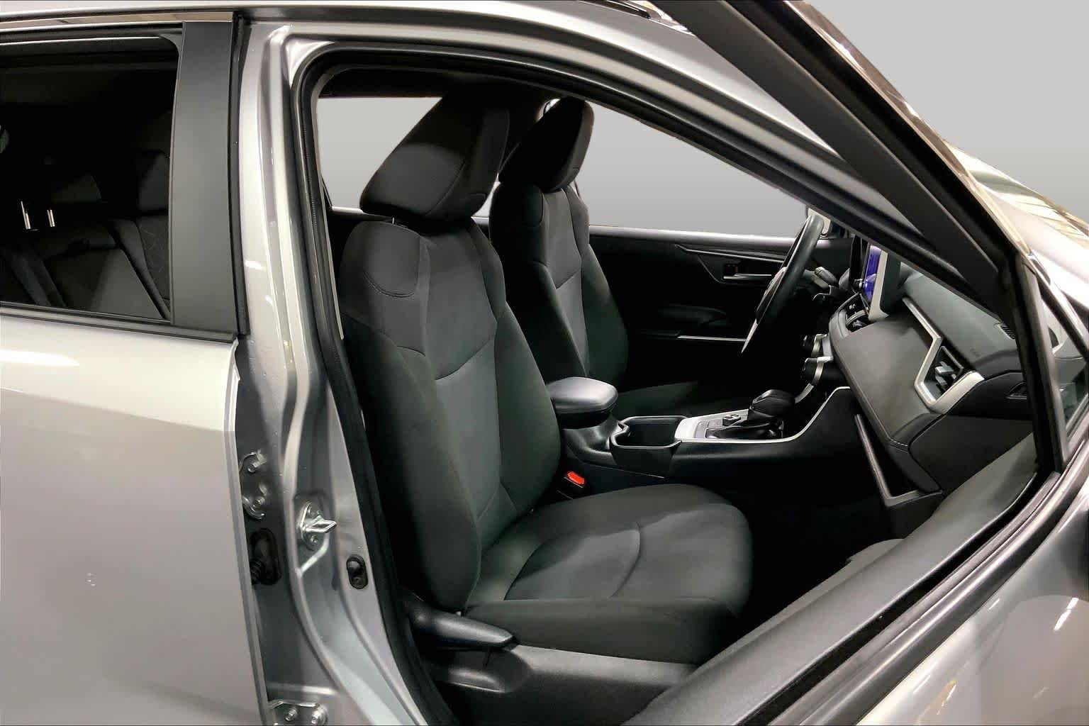 Used 2025 Silver Sky Metallic Toyota Hybrid XLE image 9