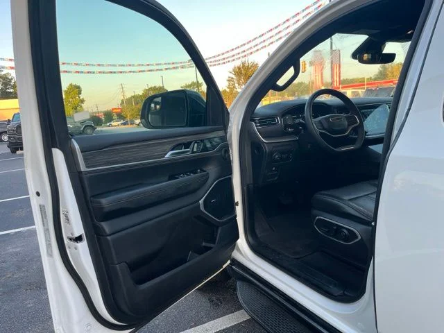 Used 2024 White Jeep Series II image 4