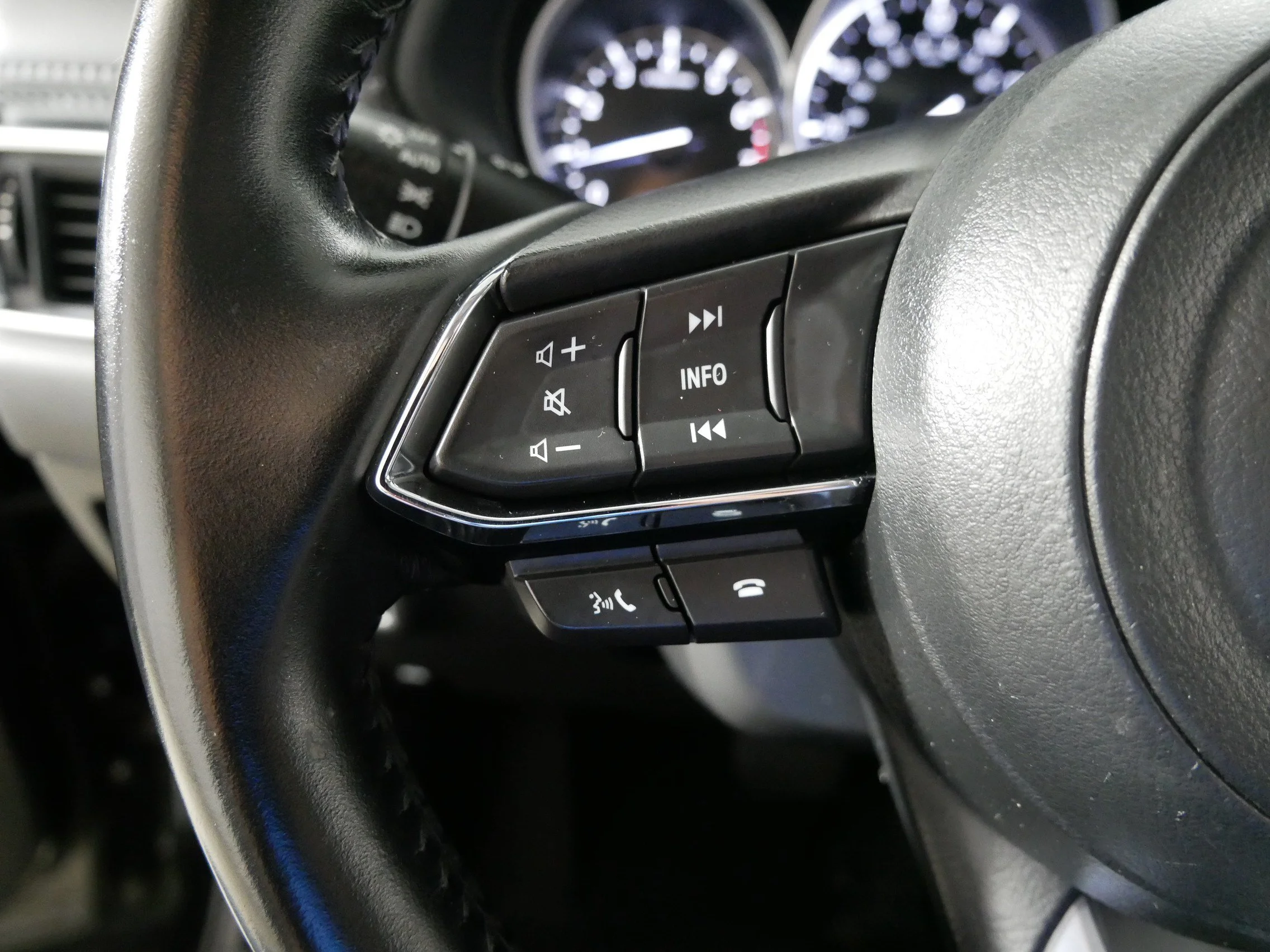 Used 2025 Jet Black Mica Mazda 2.5 S Preferred Package image 27