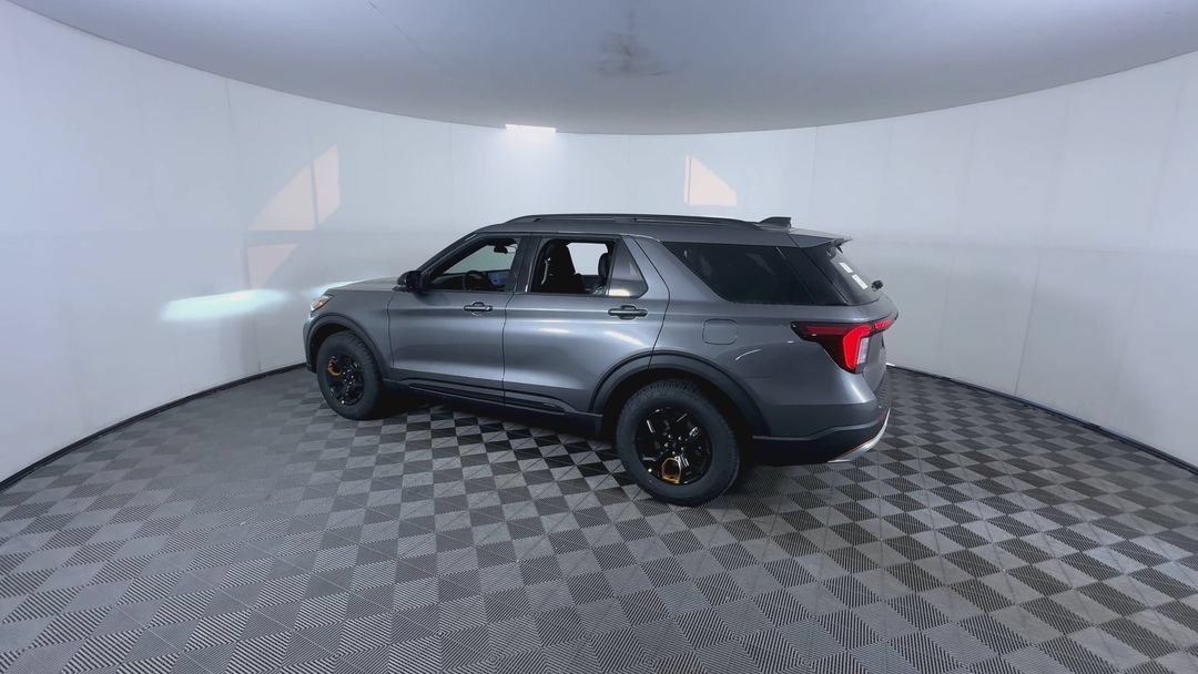 New 2026 Carbonized Gray Metallic Ford Tremor image 6