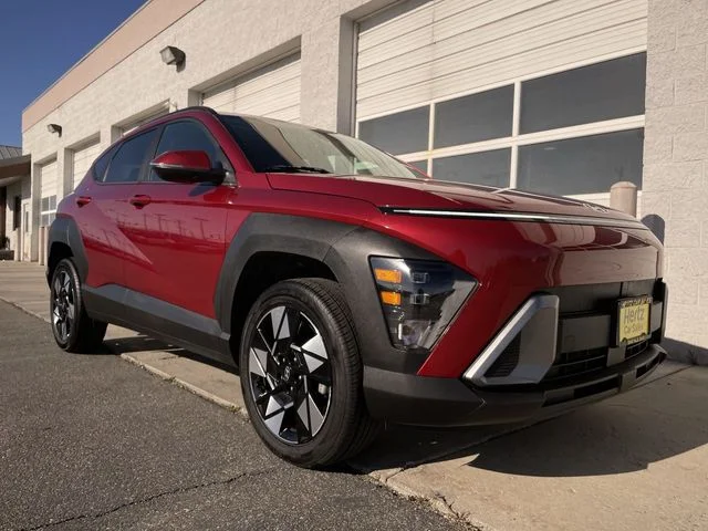 Used 2025 Red Hyundai SEL image 10
