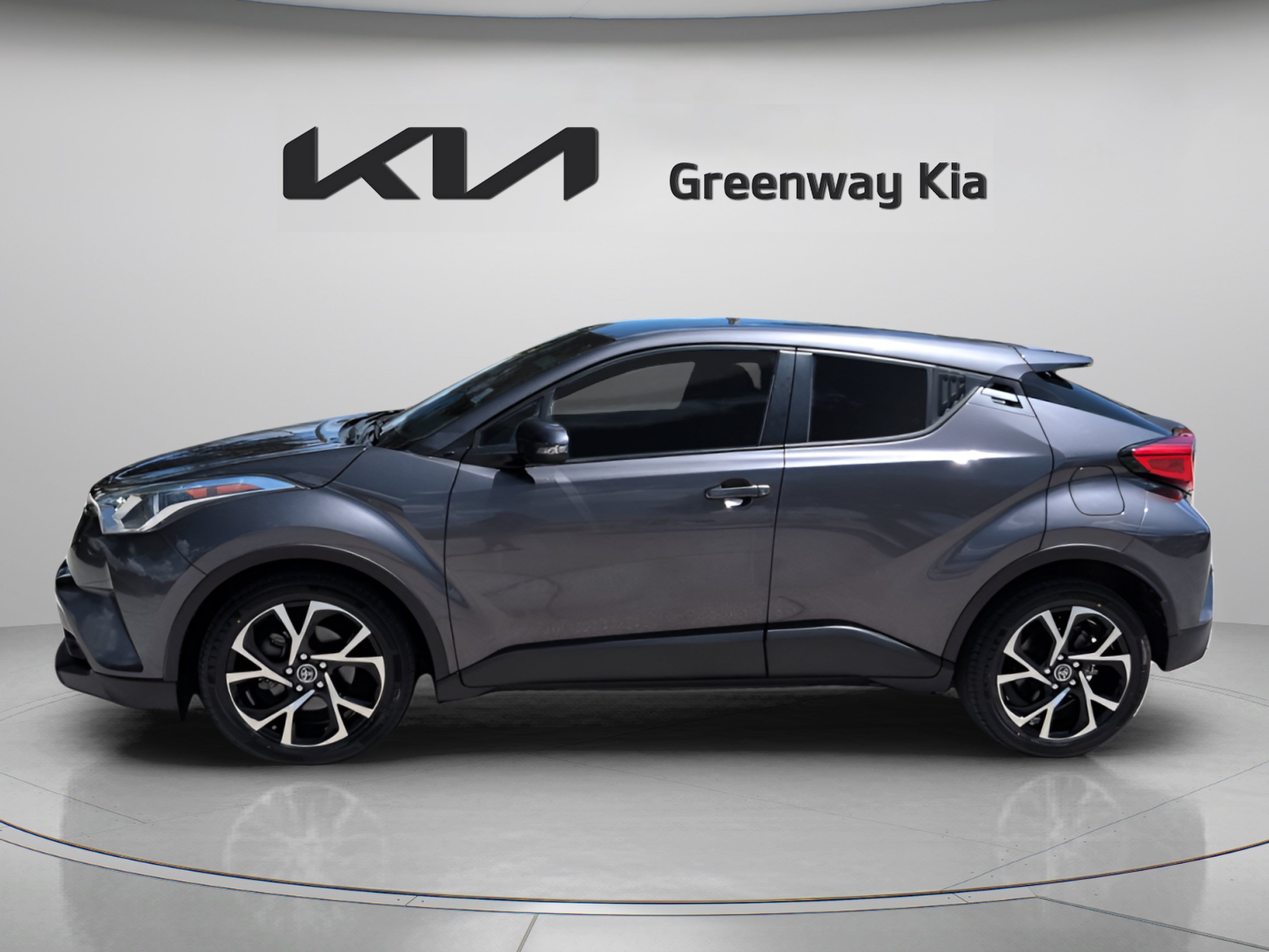 Used 2019 Magnetic Gray Metallic Toyota XLE image 8