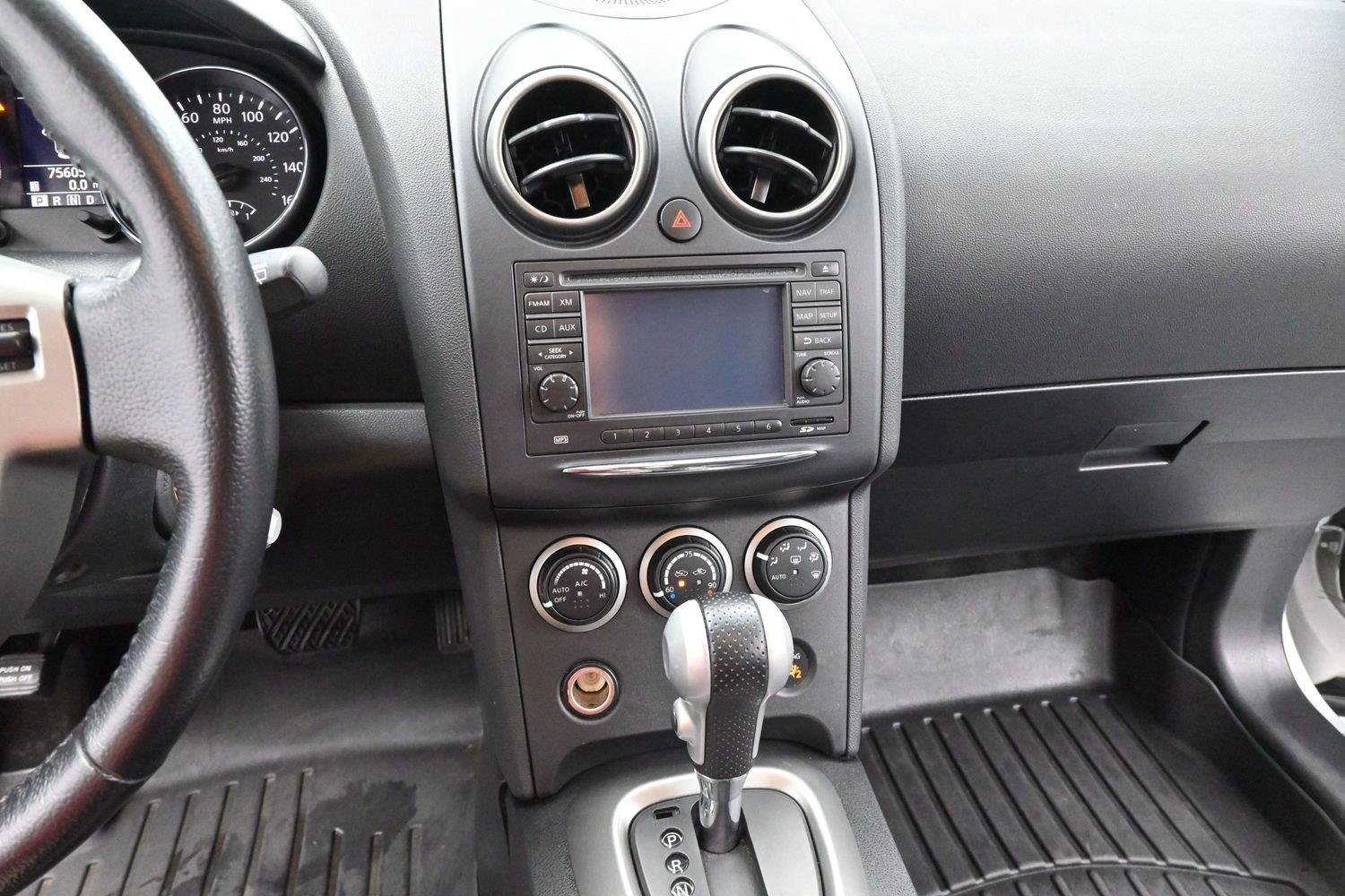 Used 2013 Brilliant Silver Nissan SL image 21