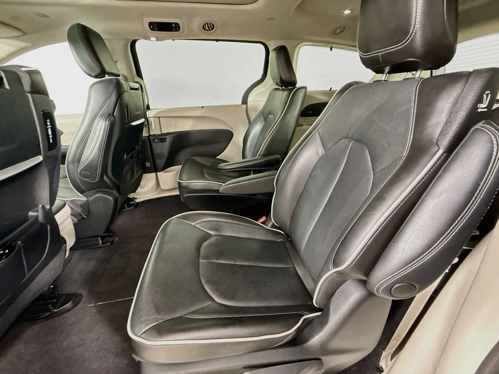 Used 2022 Black Chrysler Limited image 25