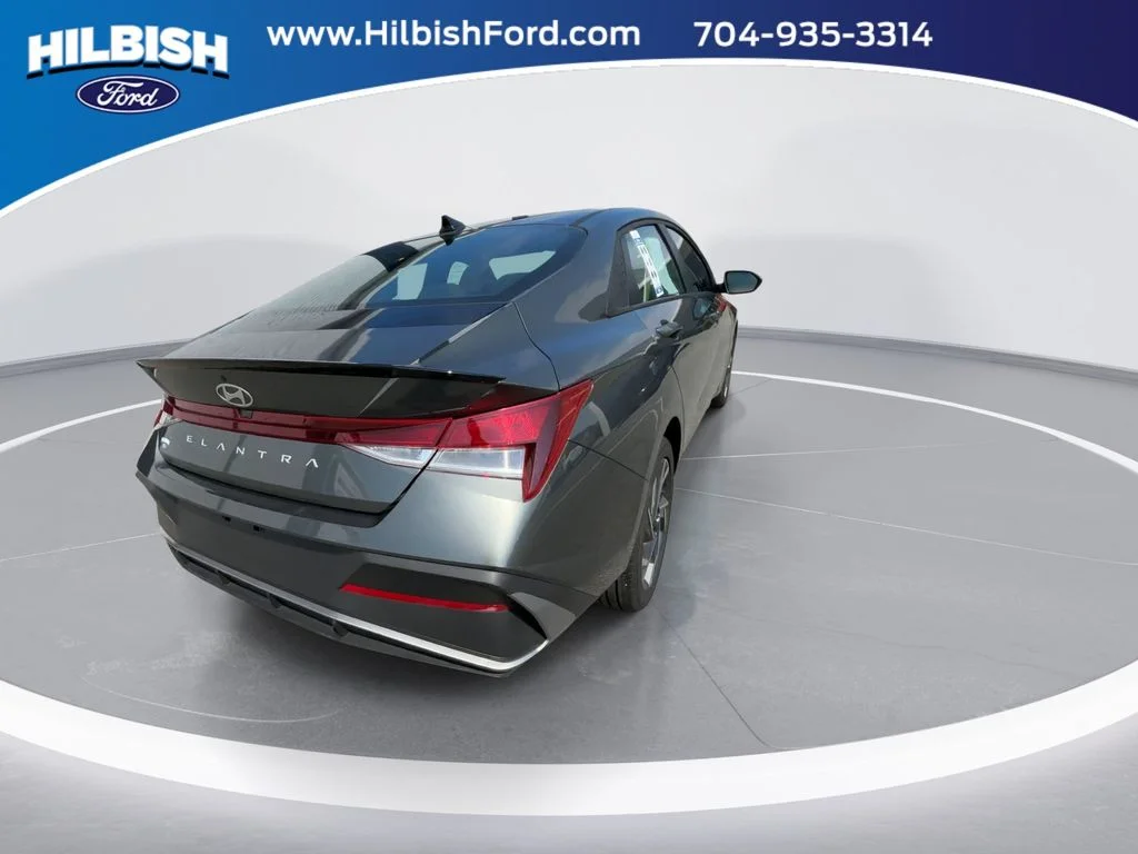 Used 2025 Gray Hyundai SEL Sport image 7